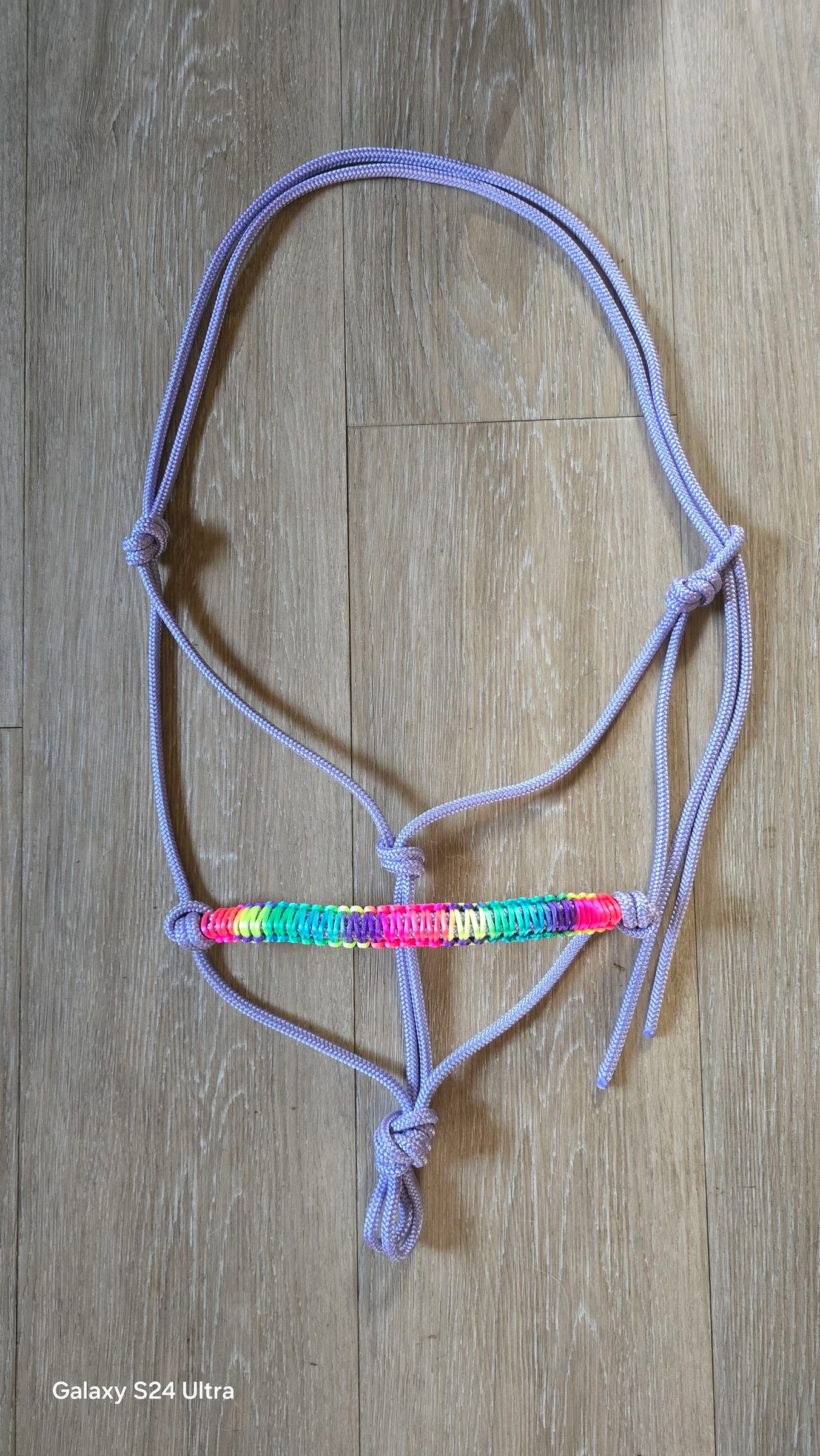 Licol en corde avec muserolle nouée aux couleurs arc-en-ciel – photo 3